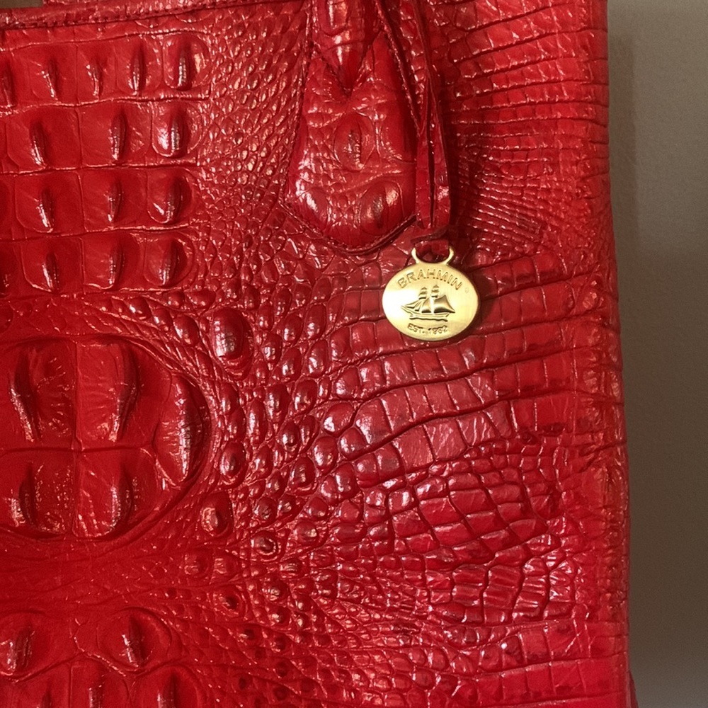 Brahmin tote red excellent condition!